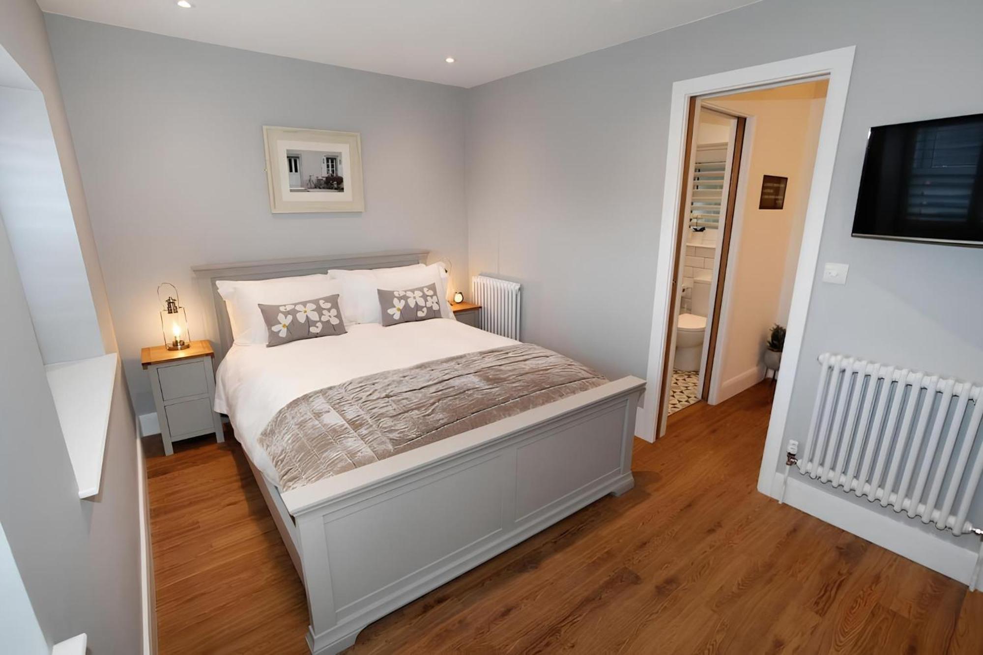 Tucked Away, Beach Access Sleeps 4 The Mumbles Luaran gambar