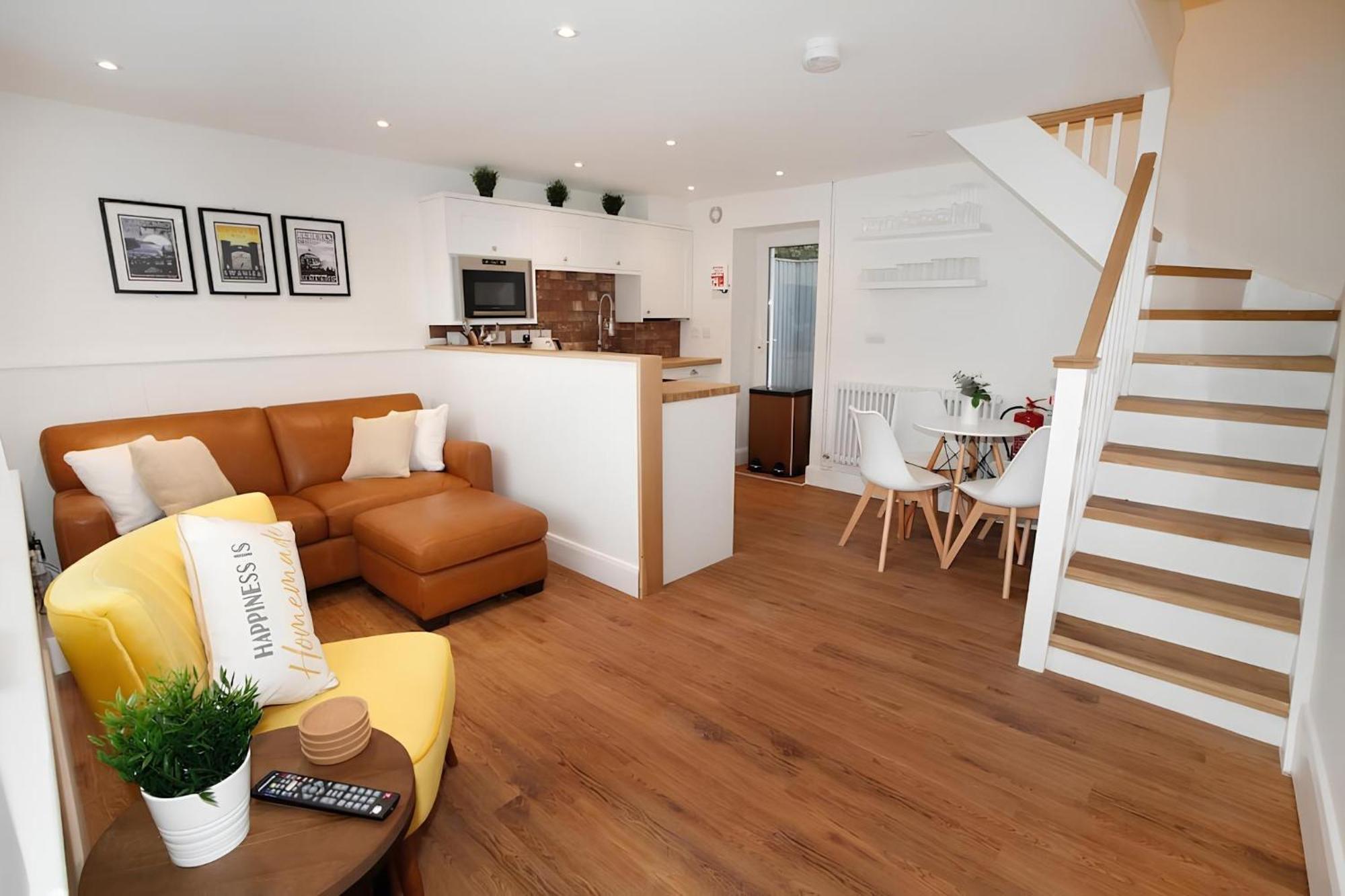 Tucked Away, Beach Access Sleeps 4 The Mumbles Luaran gambar