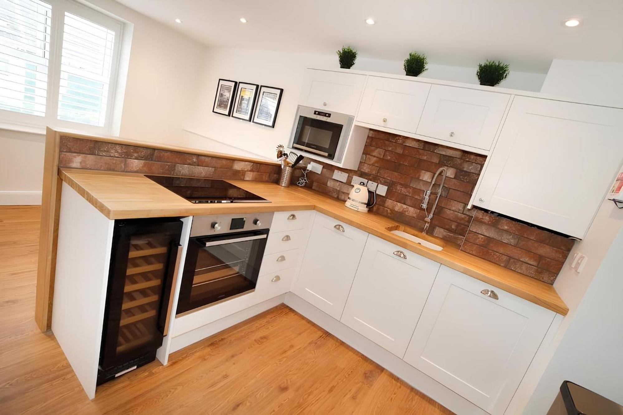 Tucked Away, Beach Access Sleeps 4 The Mumbles Luaran gambar